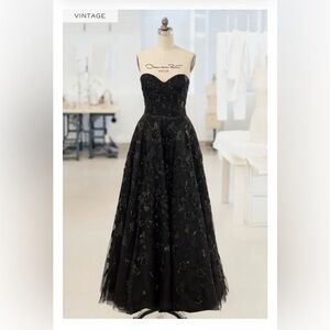 Oscar de la Renta Black Strapless Gown